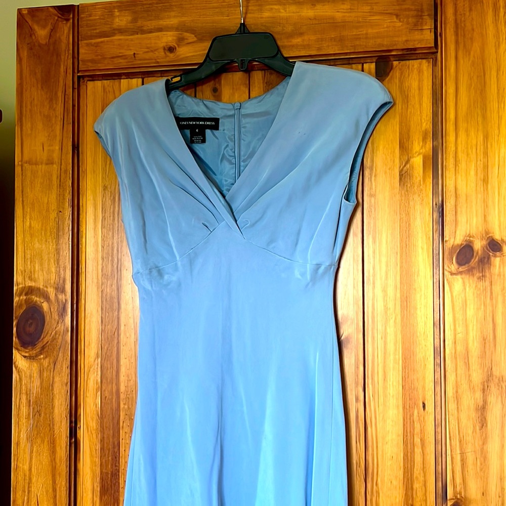 Women’s dress. 100% silk and lined. Worn once